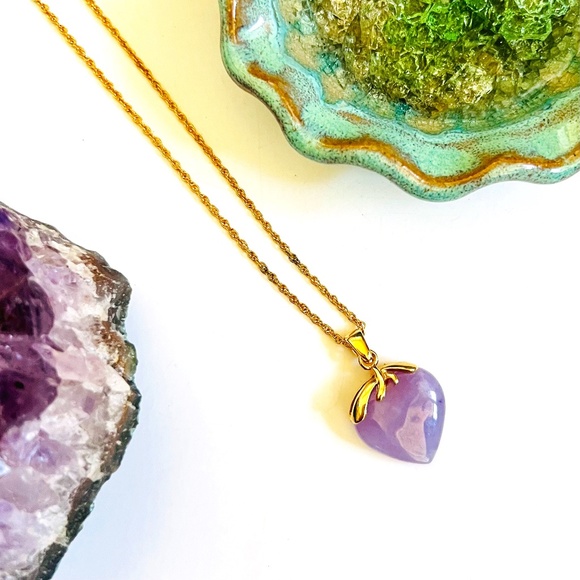 Vintage Jewelry - VTG Lavender Jade Pendant